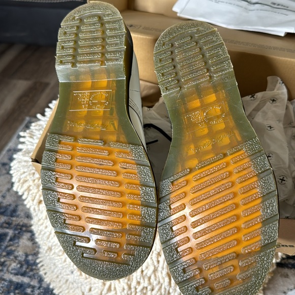 Dr. Marten Combat - THE ORIGINAL. STILL NEW! 1460 SMOOTH LEATHER LACE UP BOOTS - Picture 14 of 17